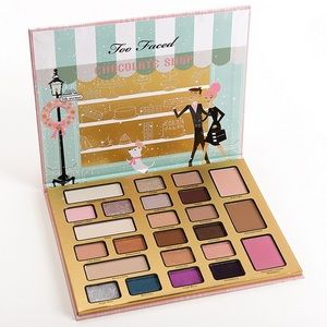 Too Faced “Christmas in New York” The Chocolate Shop Eyeshadow Pallet